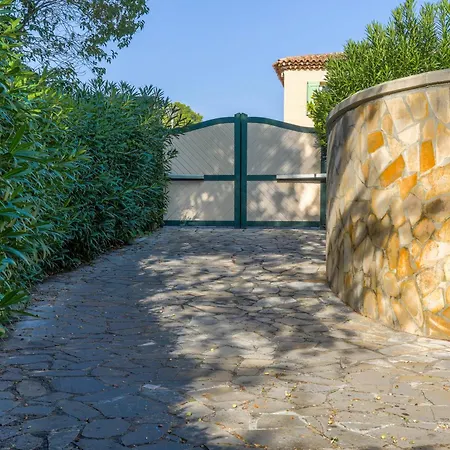 Rez De Jardin Dans Villa