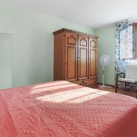 Rez De Jardin Dans Villa Saint-Raphael (Var)