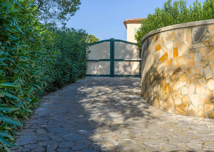 Vila Rez De Jardin Dans *